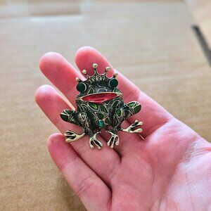 Regal Enamel Frog Prince Brooch - Vintage Gold & Green Gemstone Jewelry